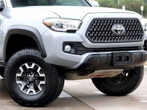 Used 2019 Toyota Tacoma TRD Off-Road w/ TRD Premium Off Road Package image 2