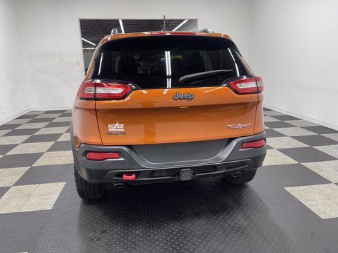 Used 2016 Jeep Cherokee Trailhawk w/ Comfort/Convenience Group AWD/4WD image 3