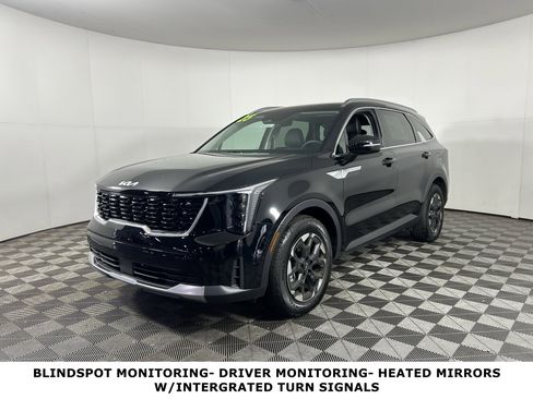 Used 2025 Kia Sorento S w/ Panoramic Sunroof Package image 3