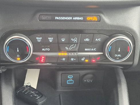 Used 2022 Ford Escape SE w/ SE Sport Appearance Package image 39