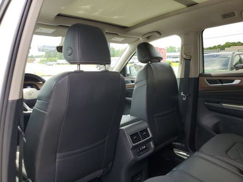 Certified 2024 Volkswagen Atlas SE w/ Panoramic Sunroof Package FWD image 11