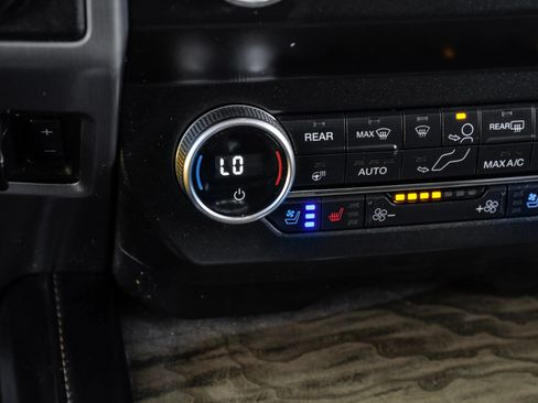 Used 2019 Ford Expedition Max Platinum RWD image 28