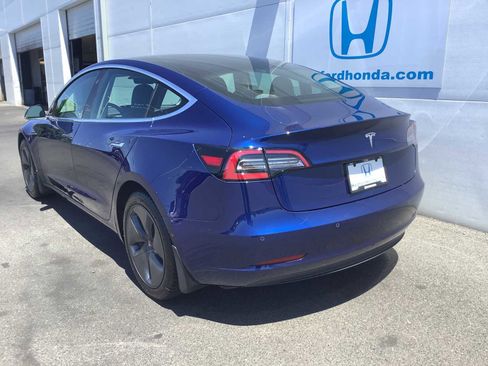 Used 2018 Tesla Model 3 Mid Range RWD image 4