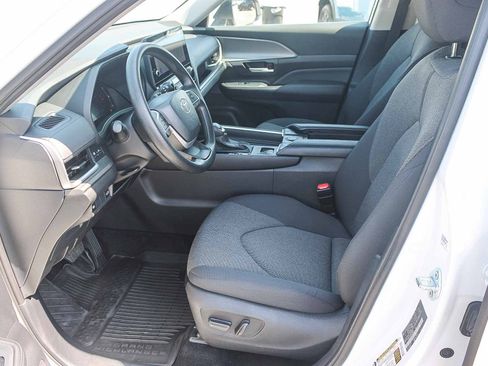 Certified 2025 Toyota Grand Highlander FWD image 18
