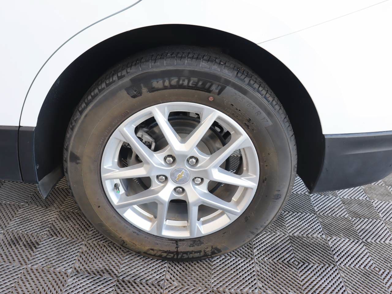 Certified 2024 Chevrolet Equinox LS w/ Driver Confidence II Package FWD image 16