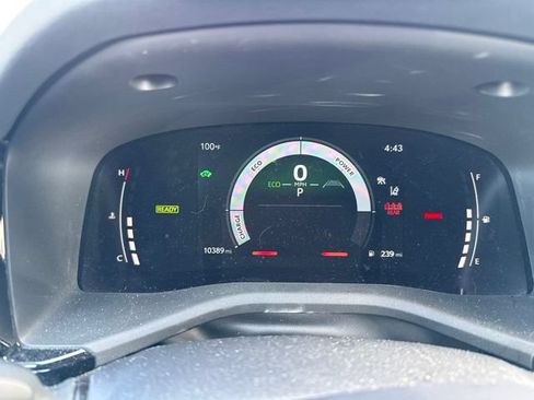 Used 2025 Toyota Camry SE FWD image 19