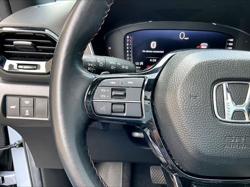 Used 2025 Honda Pilot Black Edition image 46
