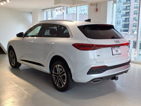 Certified 2025 Audi Q5 Premium w/ Convenience Package image 6