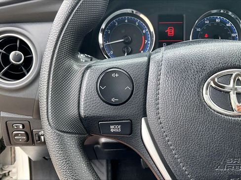 Used 2018 Toyota Corolla LE FWD image 22