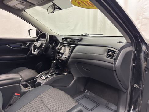 Used 2018 Nissan Rogue SV image 39