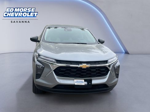 Used 2024 Chevrolet Trax LS w/ Driver Confidence Package FWD image 8