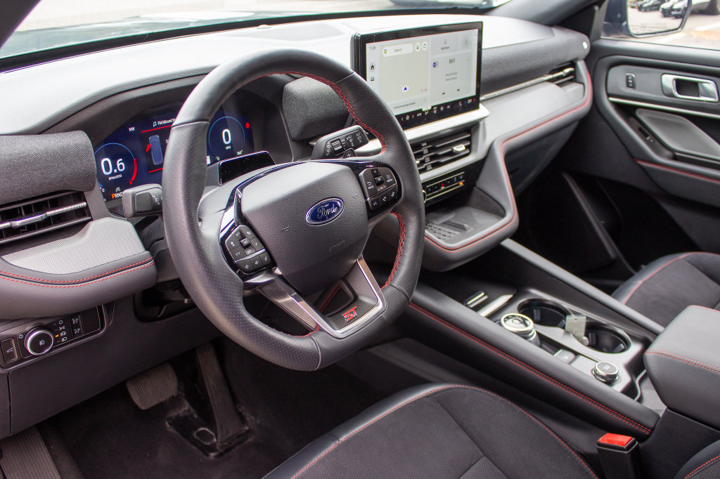 Used 2025 Ford Explorer ST AWD/4WD image 11