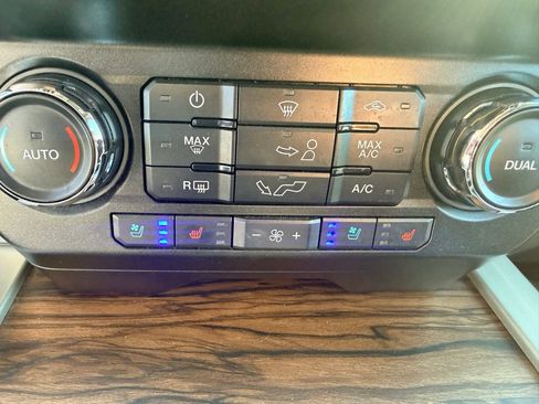 Used 2019 Ford F150 Lariat w/ Max Trailer Tow Package AWD/4WD image 33