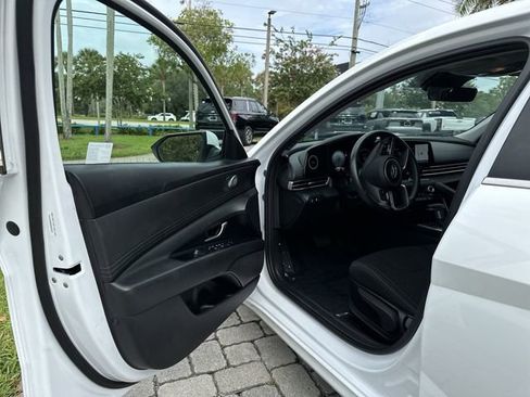 Used 2025 Hyundai Elantra SEL FWD image 22