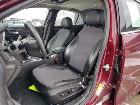 Used 2015 Chevrolet Malibu LT image 2