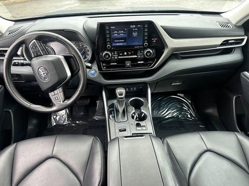 Used 2022 Toyota Highlander XLE AWD/4WD image 20