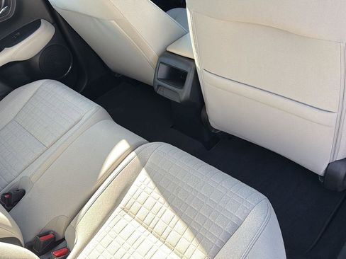 Used 2023 Honda HR-V LX image 36