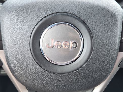 Used 2018 Jeep Grand Cherokee Overland image 39