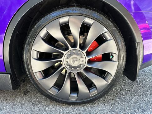 Used 2024 Tesla Model Y Performance image 5