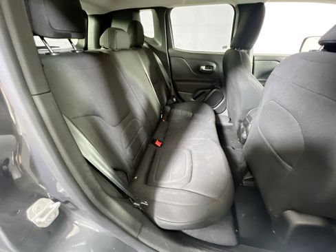 Used 2022 Jeep Renegade Latitude AWD/4WD image 25