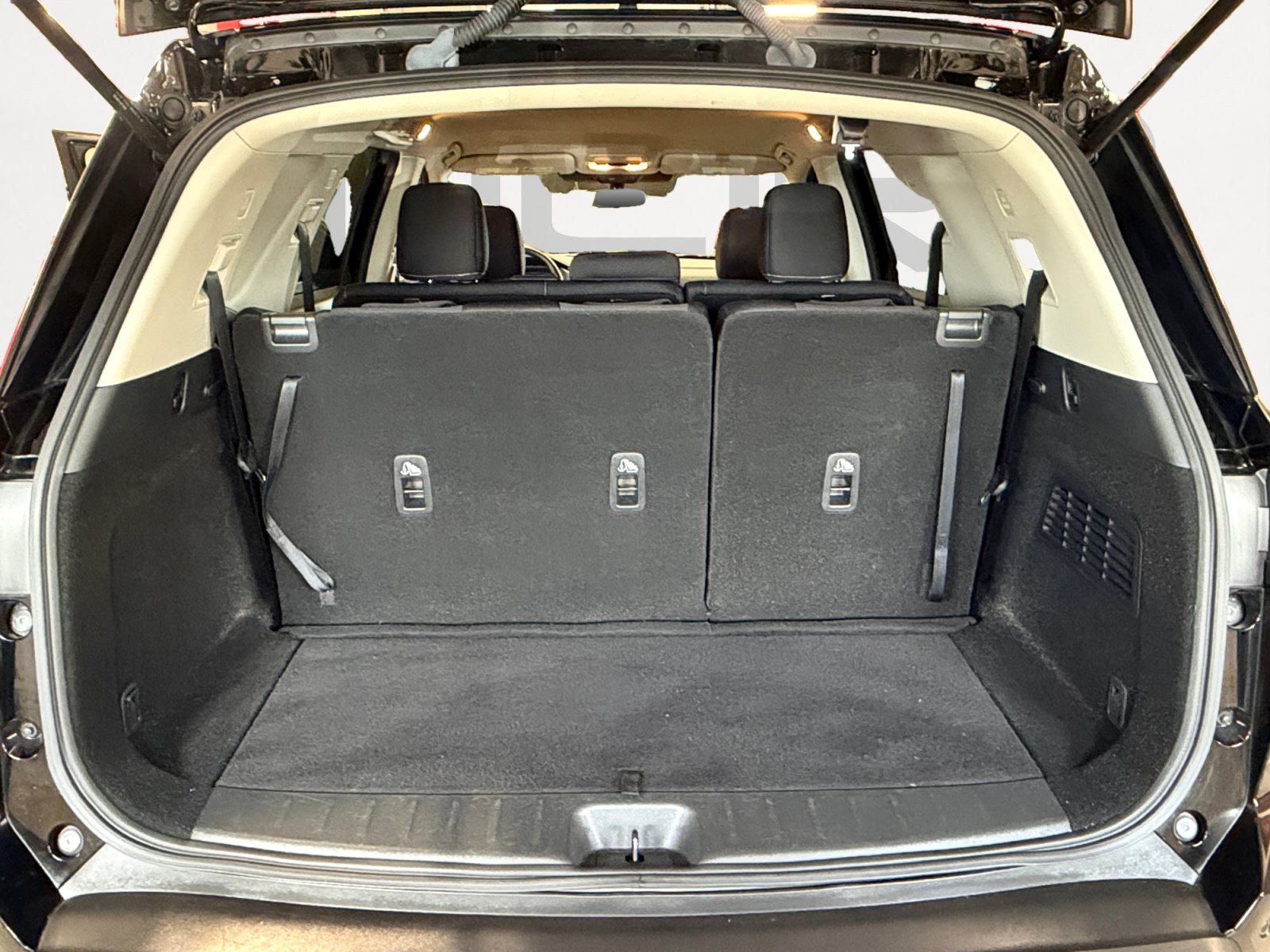 Used 2024 Nissan Pathfinder S FWD image 13