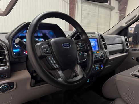 Used 2021 Ford F350 XLT image 5