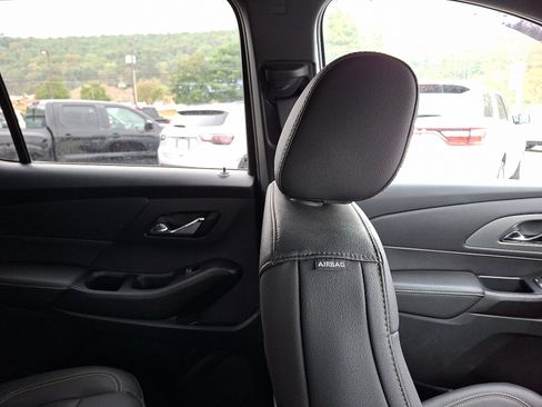 Used 2023 Chevrolet Traverse LT w/ LT Premium Package image 13