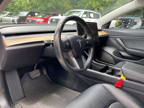 Used 2019 Tesla Model 3 Standard Range RWD image 9