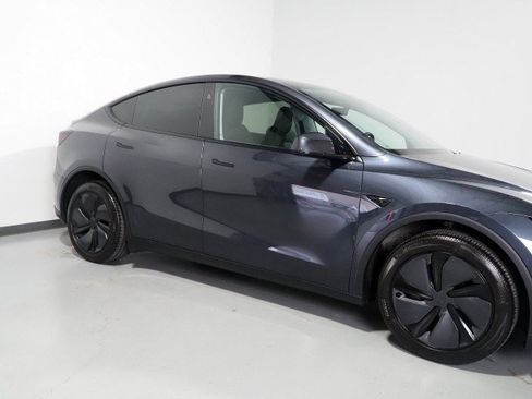 Used 2026 Tesla Model Y Long Range RWD image 54