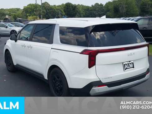 Used 2025 Kia Carnival FWD image 10