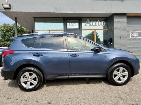 Used 2013 Toyota RAV4 XLE AWD/4WD image 2
