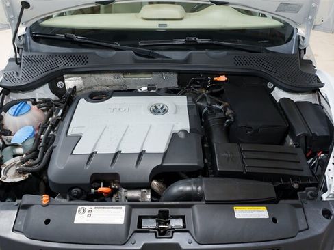 Used 2013 Volkswagen Beetle TDI FWD image 24