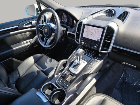 Used 2018 Porsche Cayenne S AWD/4WD image 30