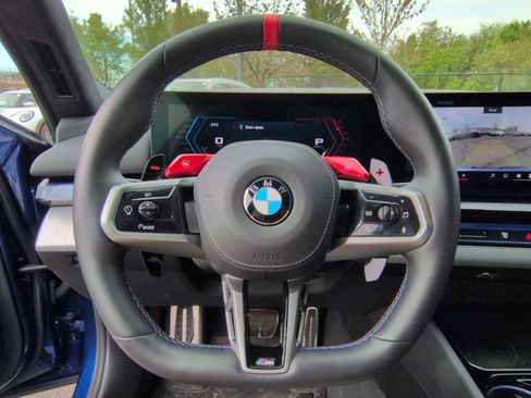 Used 2025 BMW M5 w/ Carbon Package image 23