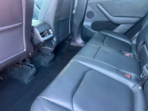 Used 2023 Tesla Model Y Performance image 12