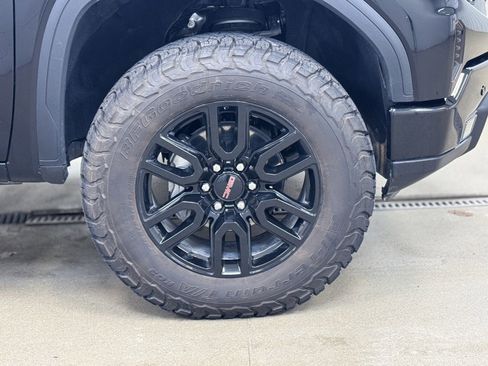 Used 2025 GMC Sierra 1500 Elevation w/ Elevation Premium Package image 4