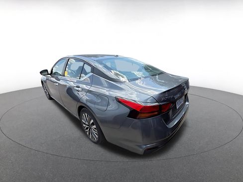 Used 2025 Nissan Altima 2.5 SV FWD image 7