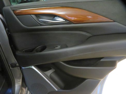 Used 2018 Cadillac Escalade Luxury AWD/4WD image 23