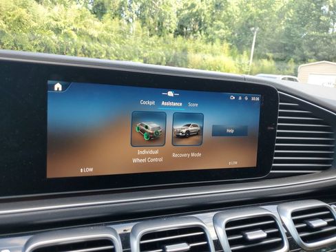 Used 2025 Mercedes-Benz GLS 580 4MATIC image 21