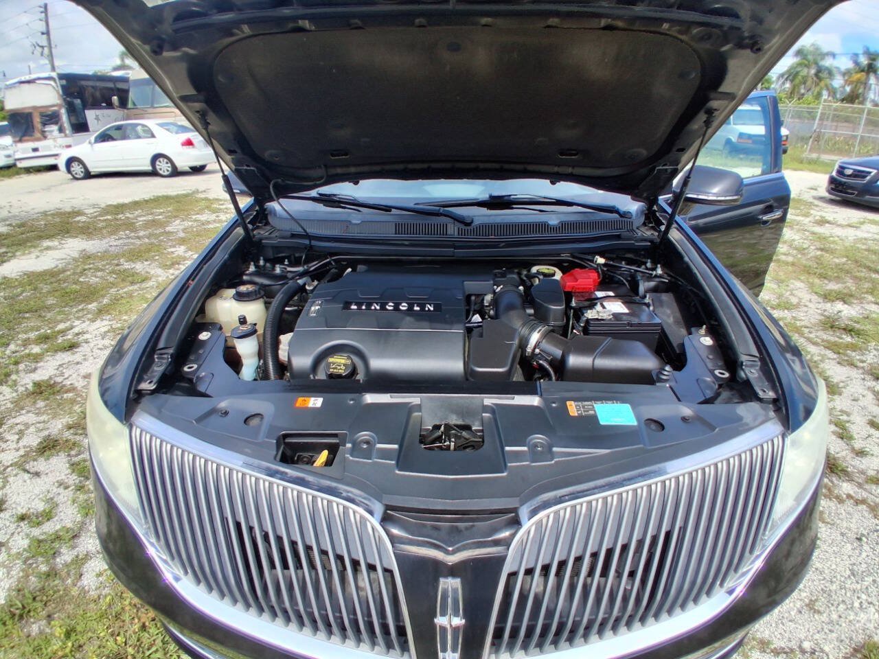 Used 2013 Lincoln MKT AWD image 25