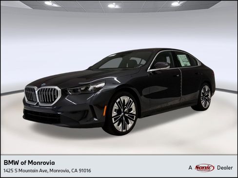 New 2026 BMW 530i RWD image 1
