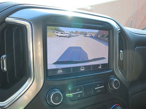 Used 2021 Chevrolet Silverado 2500 LTZ w/ LTZ Convenience Package image 18