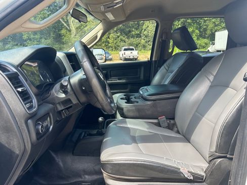 Used 2020 RAM 2500 Tradesman w/ Chrome Appearance Group AWD/4WD image 8