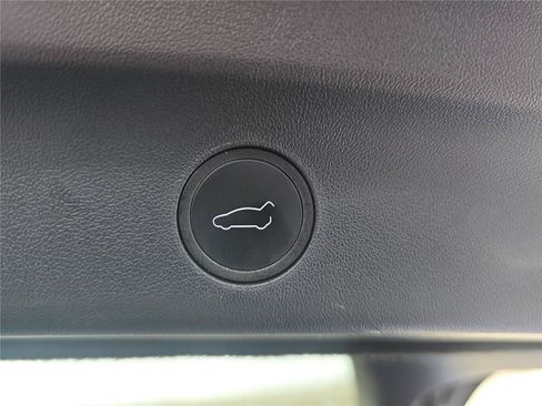 Used 2023 Tesla Model Y Performance AWD/4WD image 10