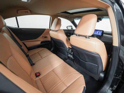 Certified 2024 Lexus ES 300h w/ Technology Package FWD image 18