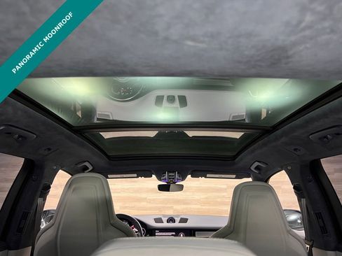 Used 2022 Porsche Cayenne Turbo image 6