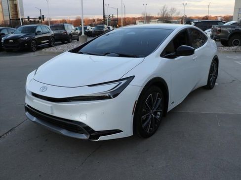Used 2024 Toyota Prius XLE image 2