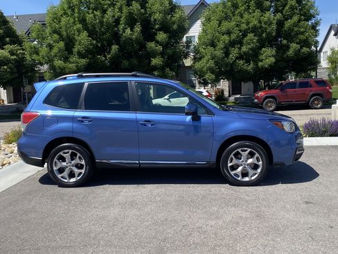 Used 2017 Subaru Forester 2.5i Touring AWD/4WD image 7