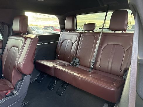 Used 2024 Ford Expedition Limited image 12