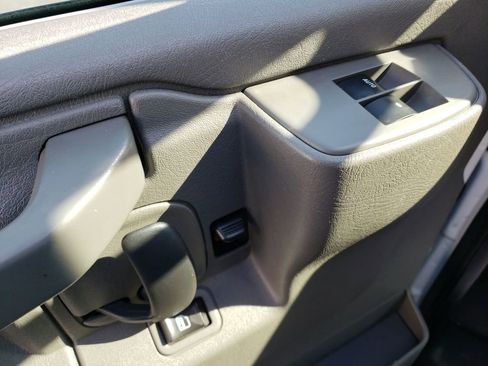 Used 2018 Chevrolet Express 3500 Work Van w/ Power Convenience Package image 12